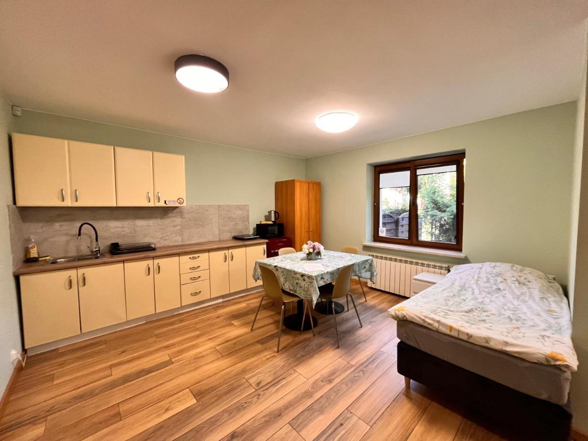 Green Albatros 48M With Bathroom Warsaw Exterior photo